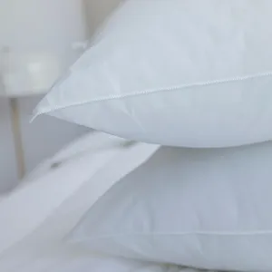 Pevný tvrdší vankúš, odolný intenzívnemu praniu
