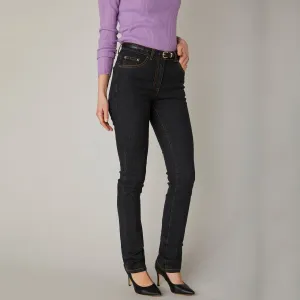 Strečové rovné džínsy pre nižšiu postavu