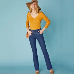 Bootcut džínsy s vysokým pásom pre vyššiu postavu