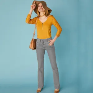 Bootcut džínsy s vysokým pásom pre vyššiu postavu