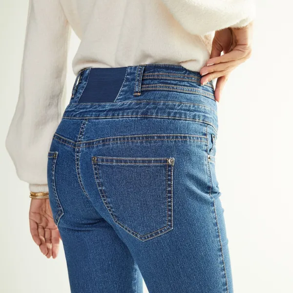 Bootcut džínsy s vysokým pásom pre vyššiu postavu