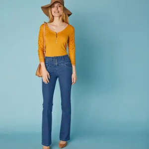 Bootcut džínsy s vysokým pásom pre vyššiu postavu