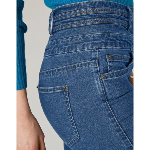 Bootcut džínsy s vysokým pásom pre nižšiu postavu