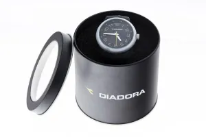 Značkové hodinky DIADORA