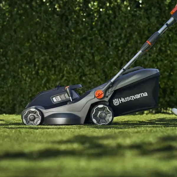 Akumulátorová kosačka na trávu HUSQVARNA Aspire™ LC34-P4A s akumulátorom a nabíjačkou