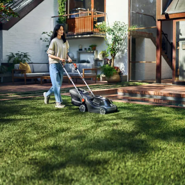 Akumulátorová kosačka na trávu HUSQVARNA Aspire™ LC34-P4A s akumulátorom a nabíjačkou