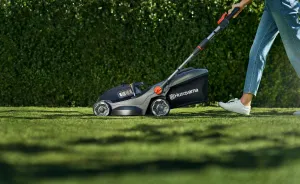 Akumulátorová kosačka na trávu HUSQVARNA Aspire™ LC34-P4A s akumulátorom a nabíjačkou