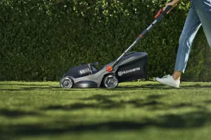 Akumulátorová kosačka na trávu HUSQVARNA Aspire™ LC34-P4A s akumulátorom a nabíjačkou