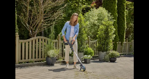 Gardena Akumulátorová kefa na burinu EasyWeed 1800/18V P4A, pripravená na použitie