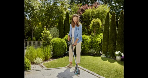 Gardena Akumulátorová kefa na burinu EasyWeed 1800/18V P4A, pripravená na použitie