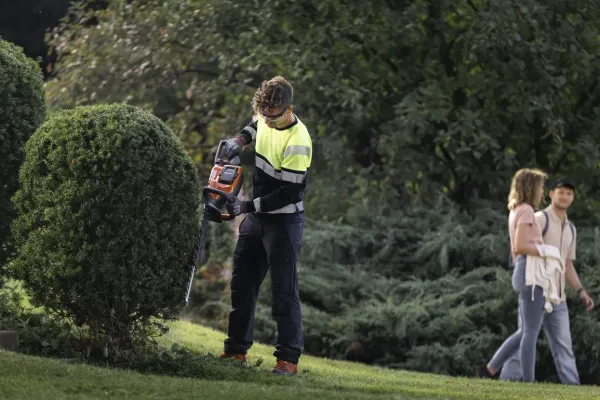 Akumulátorové nožnice na živý plot HUSQVARNA 522iHD60 bez akumulátora a nabíjačky