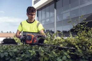 Akumulátorové nožnice na živý plot HUSQVARNA 522iHD60 bez akumulátora a nabíjačky