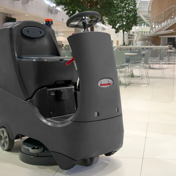 Numatic Batériový podlahový automat s trakciou CRG 8055