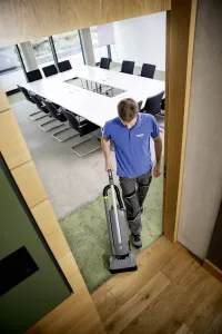 Kärcher - Batériový vysávač s elektrickou kefou CV 30/2 Bp Adv 1.023-206.0