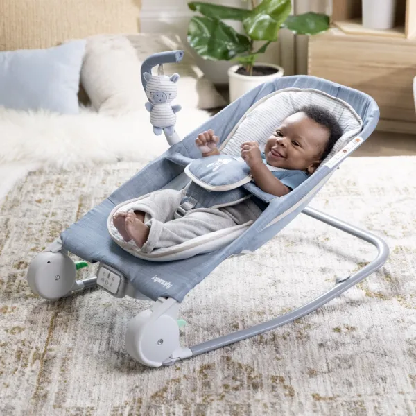 Vibrujúce lehátko Ingenuity Happy Belly™ Rock-to-Bounce – Chambray