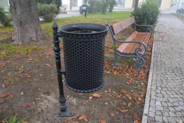 ODPADKOVÝ KÔŠ 1 , LIATINOVÝ NA OZDOBNOM STĹPIKU