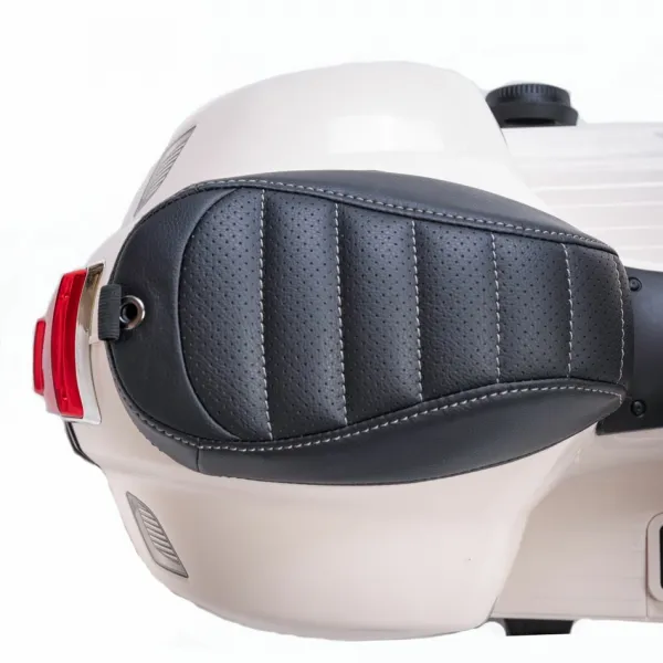 Baby Mix Detská elektrická motorka Vespa, biela
