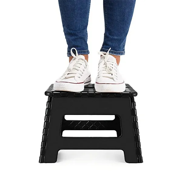 Protišmyková skladacia stolička AMIGO BLACK veľkosť M