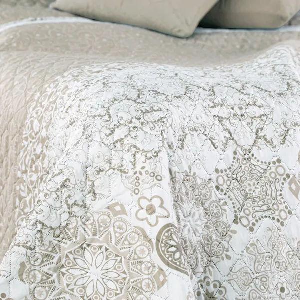 Obojstranný prehoz na posteľ DecoKing Alhambra béžový/biely, veľkosť 200x220