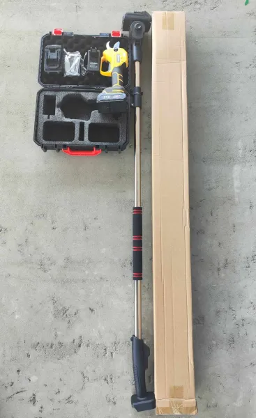 AMOEBA AKU teleskopické bez uhlíkové nožnice na konáre vhodné pre batériu MAKITA 18V hrúbka strihu 30mm a 50mm+rezervné čeľuste v cene.Celkový dosah až 5 Metrov