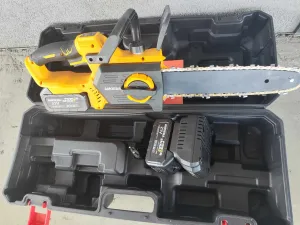 AMOEBA Reťazová 30 cm bez ulíková píla s automatickou brzdou mazaním v kufríku vhodná pre batérie MAKITA 18V