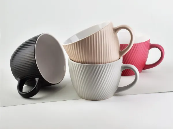 Affekdesign Hrnček SALLY LINES 480 ml čierny