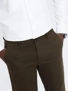 Elegantné pánske chinos nohavice s jemnou textúrou olivové