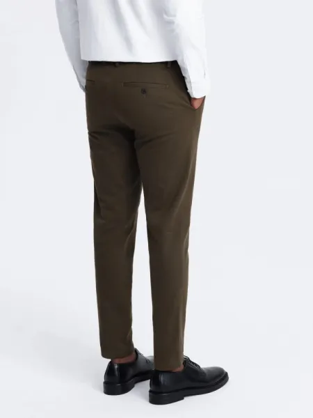Elegantné pánske chinos nohavice s jemnou textúrou olivové