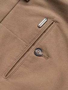 Jedinečné pánske slim fit chinos nohavice svetlo hnedé