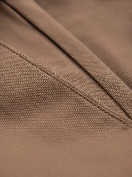 Jedinečné pánske slim fit chinos nohavice svetlo hnedé