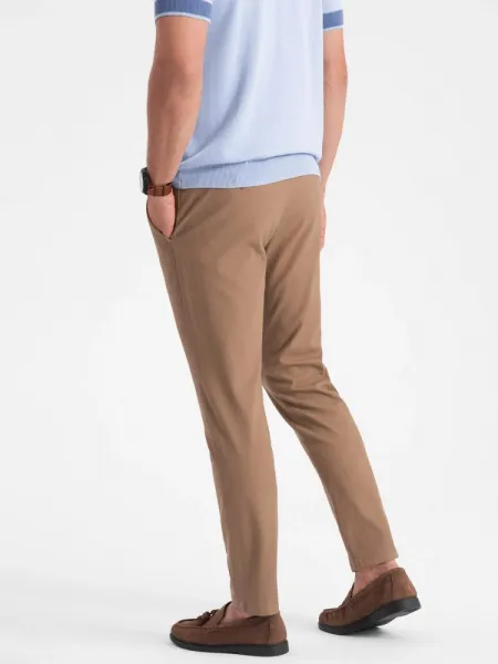 Jedinečné pánske slim fit chinos nohavice svetlo hnedé