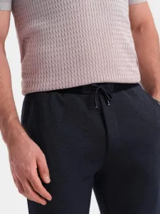 Štýlové kraťasy štruktúrované pre pánov granátové