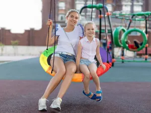Záhradná hojdačka Čapie hniezdo ROMEK farebná 80 cm