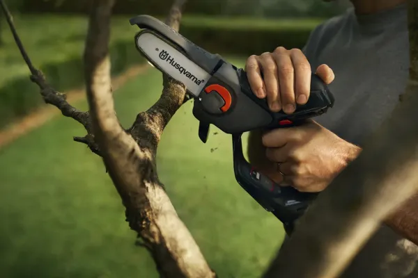 Akumulátorová prerezávacia píla Husqvarna Aspire™ P5-P4A set