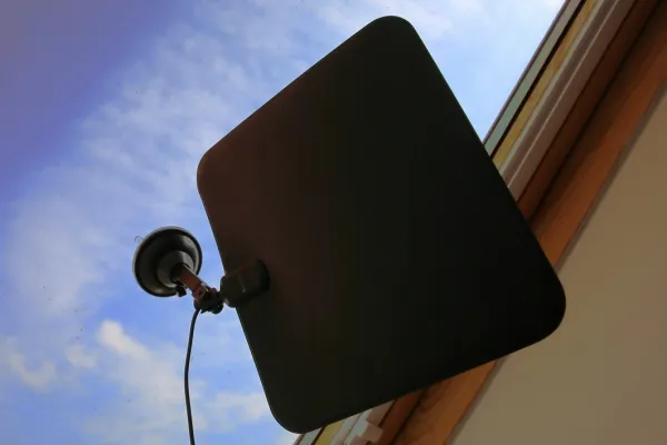 EVOLVEO Xany 2C LTE 230/5V, 41dBi aktivní pokojová anténa DVB-T/T2, LTE filtr