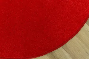 Okrúhly červený koberec 360