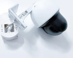 TP-LINK držák s kabelovou krytkou pro kamery VIGI C540 na stěnu a strop, bílý (1ks)