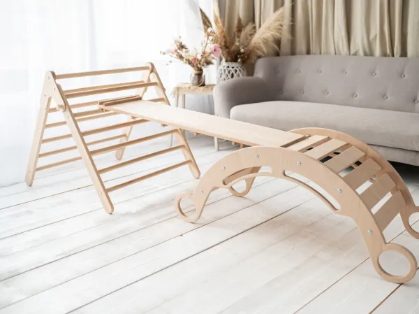 Woodisio Montessori Piklerovej triangel veľký PEDRO buk Farba: Farebný - modrý, Variant: Triangel