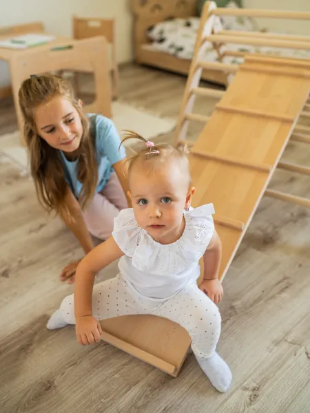 Woodisio Montessori Piklerovej triangel veľký PEDRO buk Farba: Farebný - modrý, Variant: Triangel