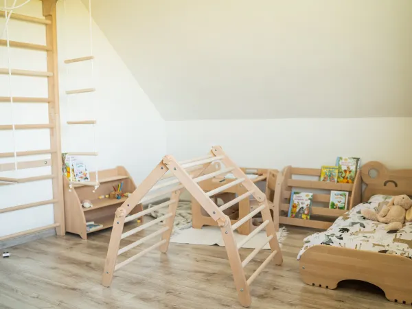 Woodisio Montessori Piklerovej triangel štvorramenný TITO buk Farba: Farebný - modrý, Variant: Triangel
