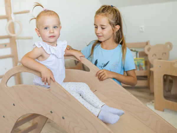 Woodisio Drevená šmýkačka pre deti Miri buk Farba: Prírodné drevo