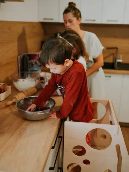 Woodisio Montessori rastúca Učiaca veža CLOE 2v1 Farba: Prírodné drevo