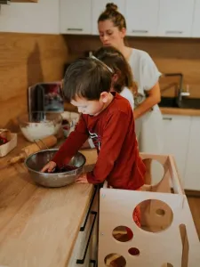 Woodisio Montessori rastúca Učiaca veža CLOE 2v1 Farba: Prírodné drevo