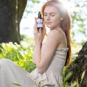 Levanduľová voda sprej v skle Alteya Organics 240 ml
