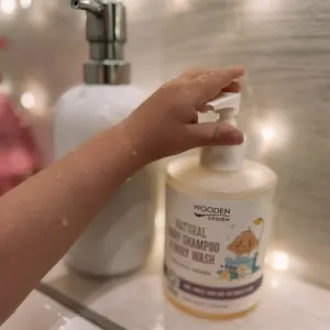 Detský sprchový gél a šampón na vlasy 2v1 s bylinkami WoodenSpoon 300 ml