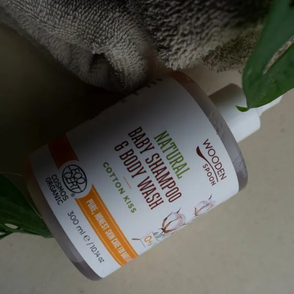 Detský sprchový gél a šampón Wooden Spoon Cotton Kiss 300 ml