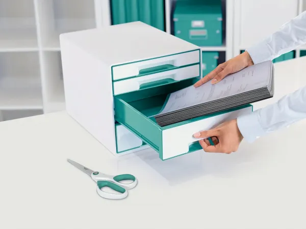 Titánové kancelárske nožnice Leitz WOW 205mm ľadovo modré