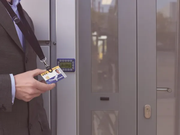 Úchyt na plastovú kartu s remienkom DURABLE CARD FIX 10ks