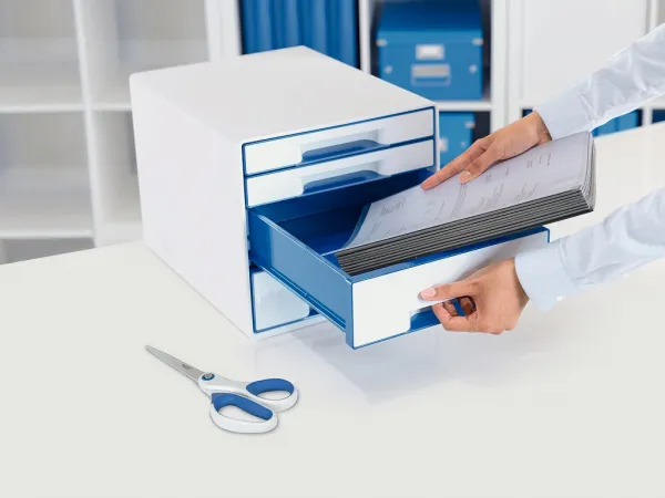 Titánové kancelárske nožnice Leitz WOW 205mm modré