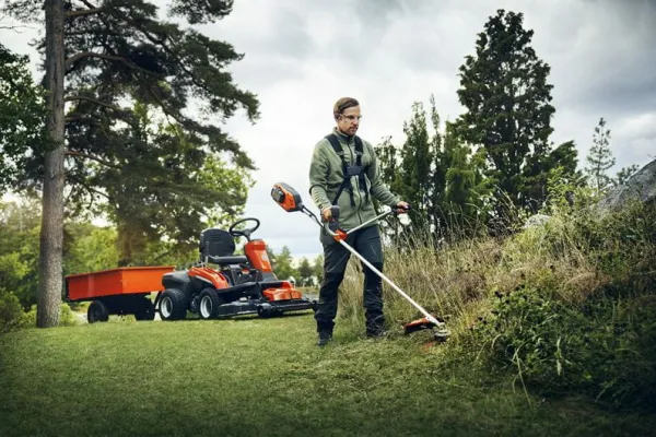 Akumulátorový krovinorez HUSQVARNA AKU 325iR bez batérie a nabíjačky